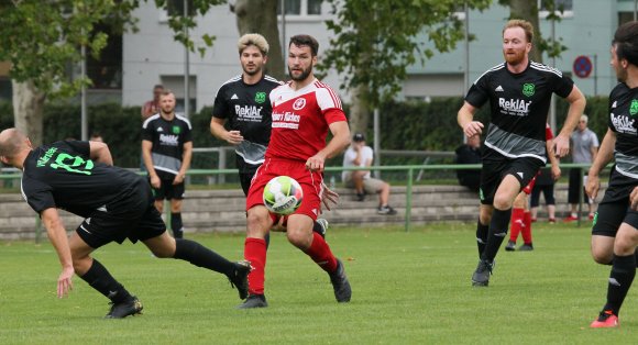 Thomas Mirkes (M.) entschied das Spiel in der 85. Minute zugunsten der SVW Mainz.