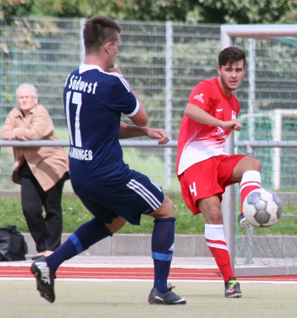 Auf derselben Position wie in Bodenheim spielt Christian Toplek bei Aufsteiger TSG Hechtsheim, hat unter Tobias Rieger im Gegensatz zu seiner Zeit beim VfB aber einen Stammplatz auf der linken Mittelfeldseite.