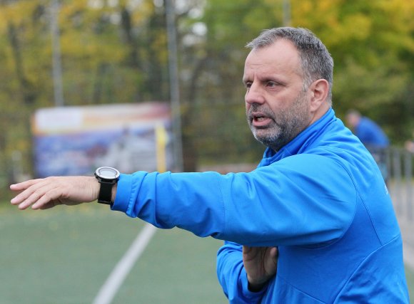 Ob Landesliga oder Bezirksliga: Thorsten Lamers wird Fortuna Mombach auch in der nächsten Saison trainieren. Mit der Kaderzusammenstellung tut sich der Verein wegen der unklaren Ligazugehörigkeit erheblich schwerer.