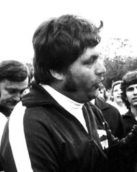 Führte die 05er 1973 zur Südwestmeisterschaft und ein Jahr später in die Zweite Liga: Trainer Bernd Hoss.