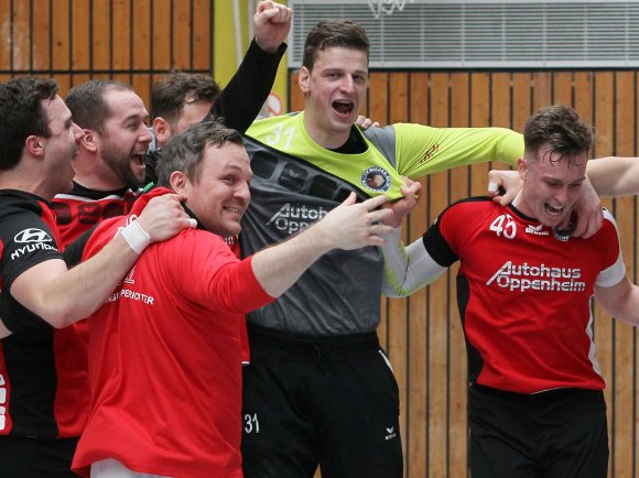 Welch ein Glück für den HVR, dass der TV Nieder-Olm durch den Sieg über Verfolger Sportfreunde Budenheim II den Titel in der Rheinhessenliga fast schon sicher hatte. So wird es wohl keinen Einspruch dagegen geben, dass der TVN an der Oberliga-Aufstiegsrunde teilnehmen darf.