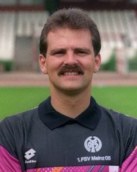 17 Jahre lang trug Manfred „Moppes“ Petz das 05-Trikot.