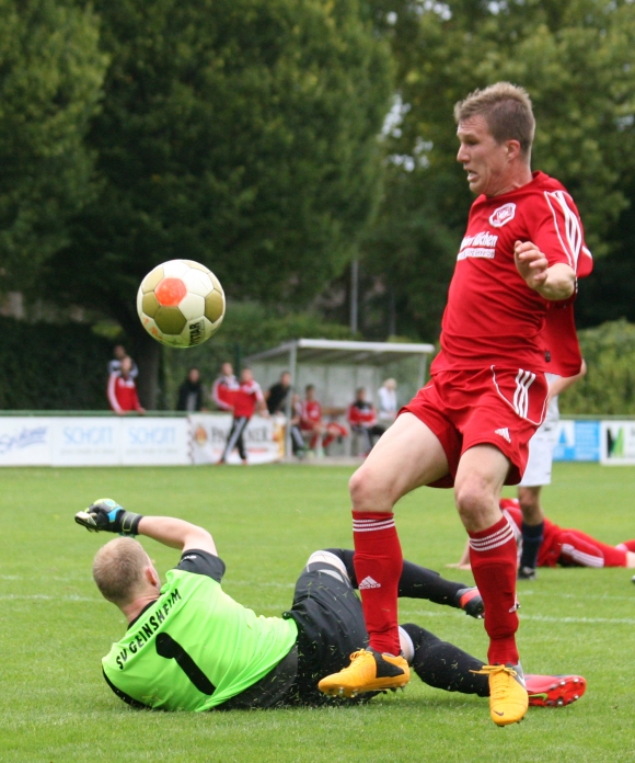 Beim Umspielen von Gästetorwart Sebastian Schindler sprang der Ball Nils Haller an den Arm.