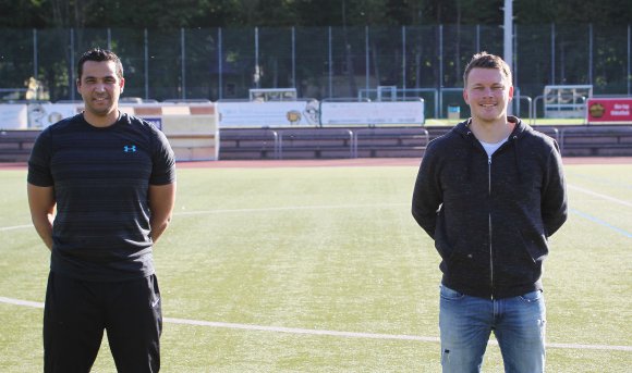 Den Stabwechsel beim Oberligisten SV Gonsenheim vollzogen Christian Lüllig (r.) und sein Nachfolger Anouar Ddaou in dieser Woche ohne Stab. Wer will schon einen anderthalb Meter langen Stecken mit sich herumschleppen?