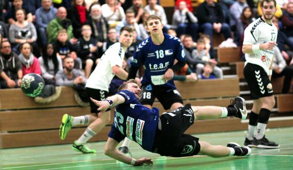 Die Duelle mit der SG Saulheim dürften für die Sportfreunde Budenheim (Mitte: Eike Rigterink und Finnian Lutze) in der Nordost-Staffel der Oberliga wahre Spitzenvergleiche werden.