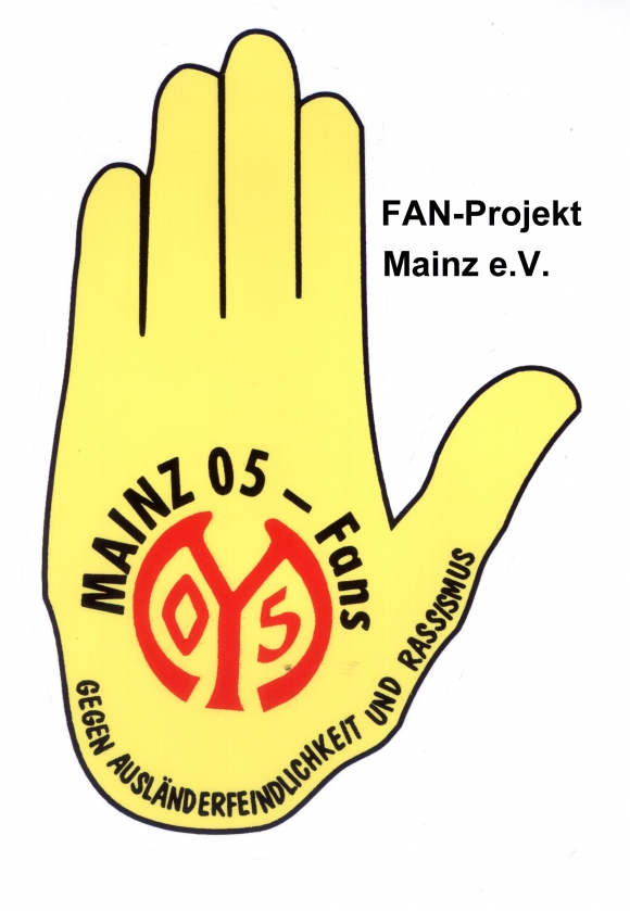 Mit der gelben Hand fing alles an: Aus der Aktion der DGB-Jugend gegen Rassismus ging das Fanprojekt hervor.
