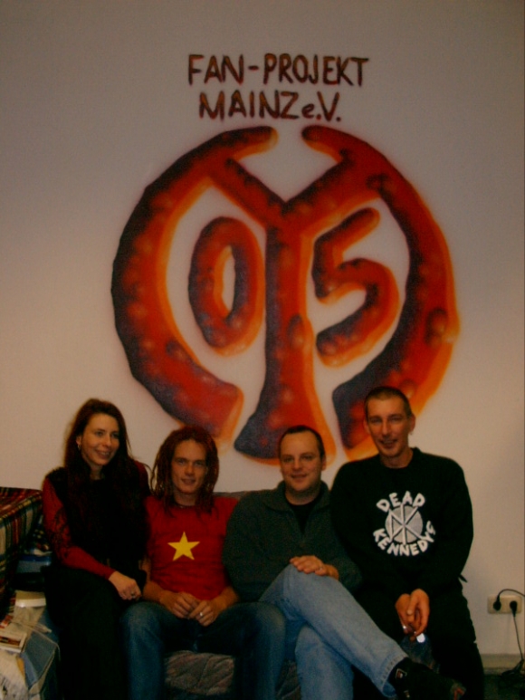 Aus der Fanprojekt-Historie: Die Mitarbeiter Monika Paulus, Dirk Weber, Thomas Beckmann und dessen Vorgänger an der Spitze, Volker Kratz. 