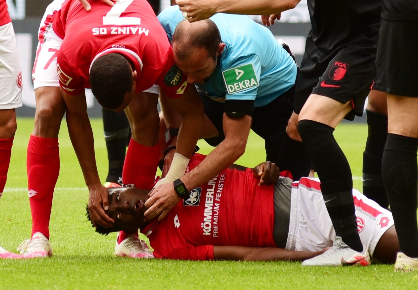 Nach dem frühen Gegentreffer erlebten die 05er in der 17. Minute den zweiten Schreckmoment: Taiwo Awoniyi fiel nach einem Zusammenstoß mit dem Kopf von Felix Uduokhai zu Boden...