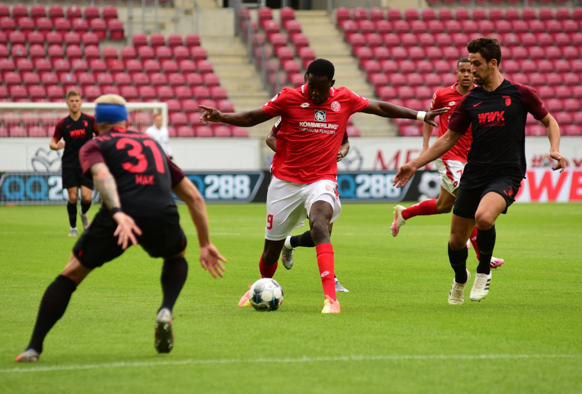 Jean-Philippe Mateta hatte seine erste gute Szene, die Chance zum 1:1, nach einem Schnittstellenpass von Robin Quaison.