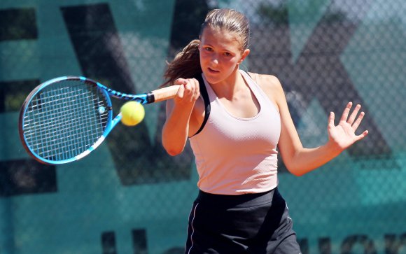 Lilli Schreiber, die Jüngste im Team des TSC Mainz 2, verlor ihr erstes Verbandsligamatch knapp mit 6:7, 3:6.