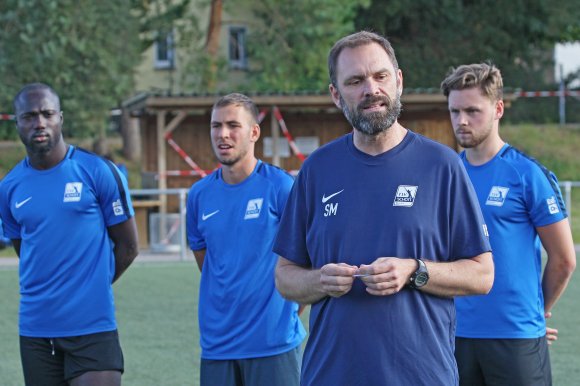 Seit Montagabend hat Schott-Trainer Sascha Meeth seinen Kader wieder zusammen...