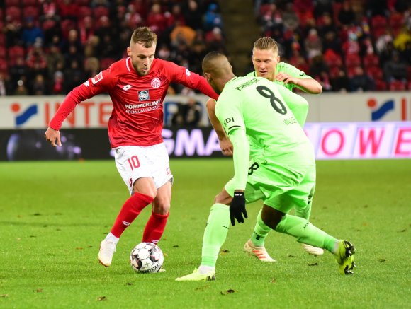 Alexandru Maxim (l.) wird voraussichtlich keine Spiele mehr für den FSV Mainz 05 bestreiten.
