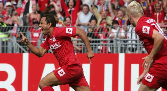 Eingewechselter Matchwinner: Antonio da Silva (l.) sorgte am 14. August 2004 für den ersten Mainzer Bundesligasieg.