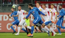 Der Höhepunkt des noch immer nicht abgeschlossenen Verbandspokalwettbewerbs 2019/20 war aus Mainzer Sicht zweifellos das Achtelfinalspiel des SV Gonsenheim (Mitte: Ibrahim Yilmaz) gegen den Drittligisten 1. FC Kaiserslautern. Noch vor dem Finale steigt der SWFV nun mit einer Qualifikationsrunde in den neuen Wettbewerb ein.
