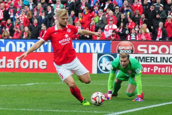 In Mainz wurde er rasch zum Leistungsträger, auf Schalke war er es nach einem Jahr nicht mehr: Johannes Geis.