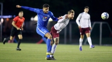 In der Oberliga trafen der SV Gonsenheim (l. Khaled Abou Daya) und der TSV Schott (r. Nicklas Schlosser) zuletzt im Oktober vorigen Jahres aufeinander. Am Sonntag werden sie sich zum Abschluss des Kooperationswochenendes gegenüberstehen.