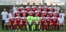 Der Kader der SVW Mainz für die Saison 2020/21, hinten von links: Emil Poller (Betreuer), David Klein, Maximilian Sutor, Keyvan Abdollahnia, Johannes Lawen, Finn Leoff, Tim Gabel, Stephan Protz (Abteilungsleiter). Mitte v.l.: Jochen Walther (Trainer), Rainer Müller (Kotrainer), Dominik Higi, Thomas Mirkes, Pascal Ries, Benedikt Arndt, Christopher Schulz, Niklas Remark, Jan Philipp Otto, Volker Völzing (Physiotherapeut). Vorne v.l.: Hans Protz (Betreuer), Mathis Scholz, Julian Hornetz, Simon Günsch, Axel Schulze, Paul Bienefeld, Jan Gabel, Pablo Kranz Saboya, Kevin Weismann, Irmbert Schuler (Betreuer). 