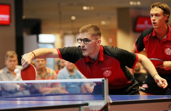 Anders als in der Liga dürften Simon Berglund (r.) und Luka Mladenovic im Pokal gemeinsam am Tisch stehen. Das scheitert allerdings daran, dass der Luxemburger noch geschont wird.