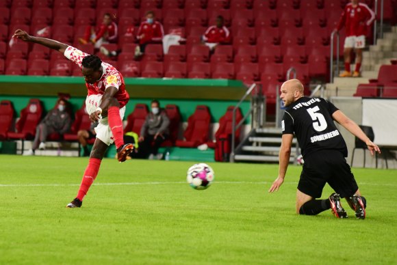 Das war der Schlusspunkt: Jean-Philippe Mateta erzielt das 5:1.