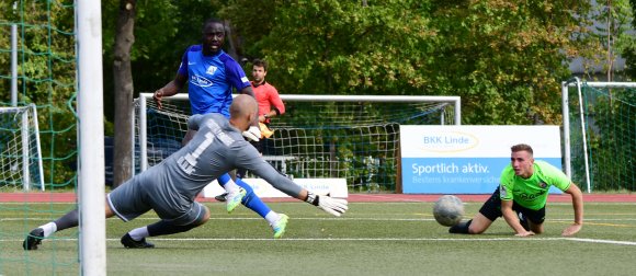 Raphael Assibey-Mensah, hier bei der Vorbereitung des Anschlusstreffers gegen Eintracht Stadtallendorf, konnte zuletzt nur einen Kurzeinsatz absolvieren. Am Dienstag soll er länger aufs Feld.