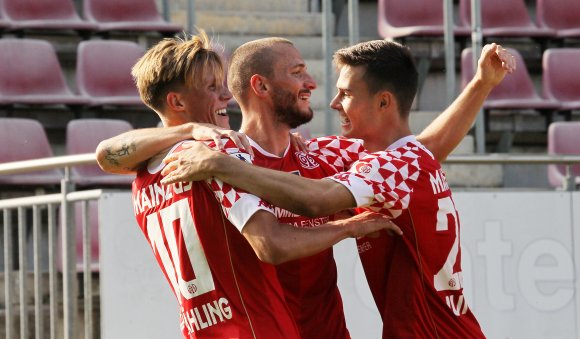 Oliver Wähling und Simon Brandstetter haben am Mittwoch die Gelegenheit, in Haiger den gute Saisoneinstieg auszubauen, bei Marvin Jung (r.) ist das wegen einer Prellung nicht so sicher.