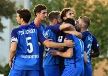 Drei Tore bejubelte der TSV Schott gegen den FC Homburg, in dieser Szene Silas Schwarz' 1:0. Die Basis dafür legte das Team mit der Arbeit gegen den Ball.