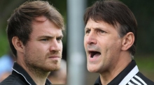 Die Trainer Nico Augustin (l.) und Jochen Walter sorgen sich nach den Auftaktniederlagen, dass ihre Teams der Tabellenspitze hinterherlaufen könnten.