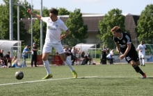 Beim bislang letzten Punktspiel gegen Fontana Finthen (r. Christopher Kraft) schoss Norman Loos zwei Tore zum Bodenheimer 4:1-Erfolg.