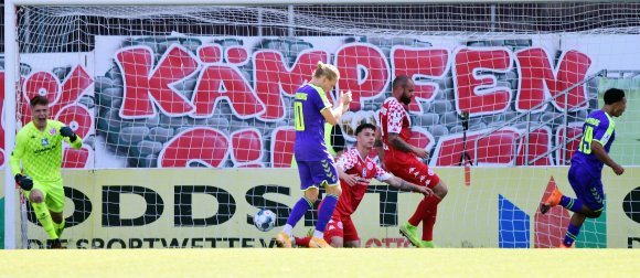In der 19. Minute fingen die Mainzer bereits das 0:3. Nishan Burkart war der Torschütze... 
