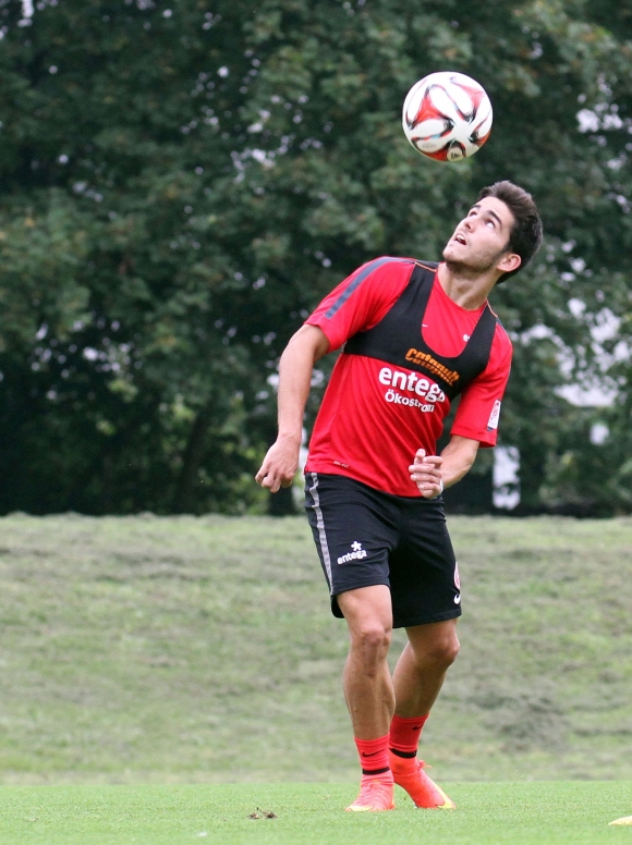 Der Ball ist sein Freund: Jairo ist der erste Spanier seit geraumer Zeit im 05-Kader...