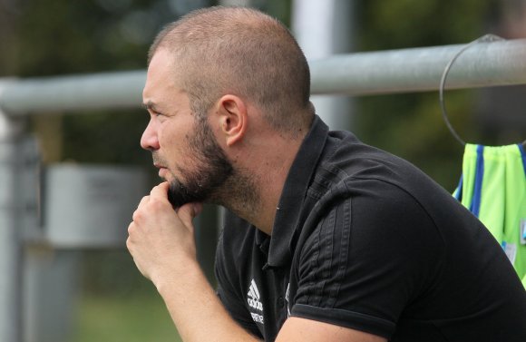 War begeistert von der kämpferischen Einstellung seiner Mannschaft: Simon Melles, Trainer des TSV Zornheim.
