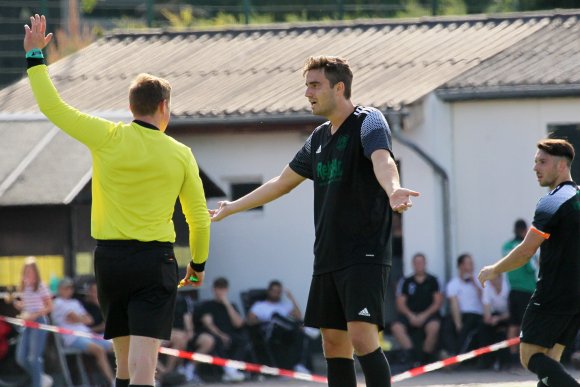 „Was ist denn jetzt los?“ Diese Frage mussten Tobias Krummeck und seine Niersteiner im Spiel gegen die SVW Mainz nicht dem Schiedsrichter, sondern sich selbst stellen.