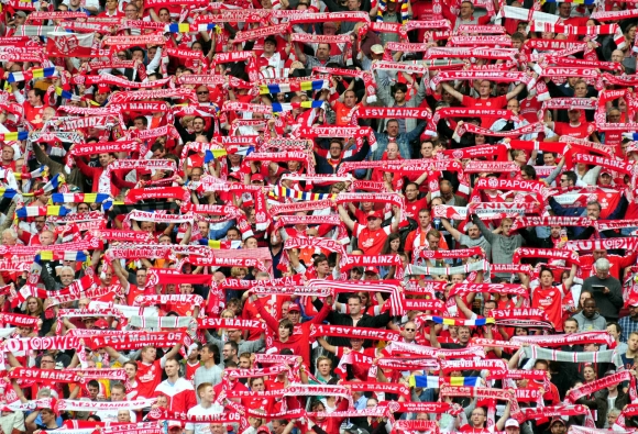 Sonntags, 17.30 Uhr, in Wolfsburg. Da kommt Freude auf.