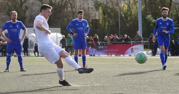 Der Elfmeter von Calvin Faßnacht nutzte nichts: Auch das jüngste Heimspiel  gegen die TSG Bretzenheim 46 gewann der VfB Bodenheim nicht.