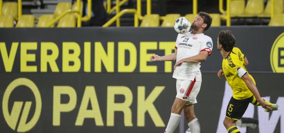 Ádám Szalai bleibt Profi des FSV Mainz 05.