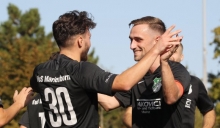 Freuen dürfen sich Dennis Ritz (r.), Lukas Harden und alle Marienborner schon mal darüber, für ihr Spiel gegen den FCK nicht ausweichen zu müssen.