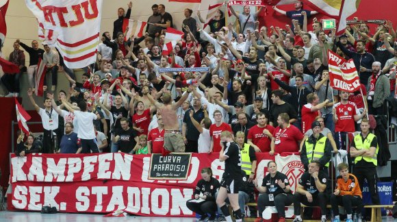 Eine volle Tribüne wie beim entscheidenden Aufstiegsspiel der vorvergangen Saison wird es so schnell nicht geben für die Handballerinnen des FSV Mainz 05. Am Sonntag gegen Frisch Auf Göppingen sind zumindest aber 100 Fans zugelassen.