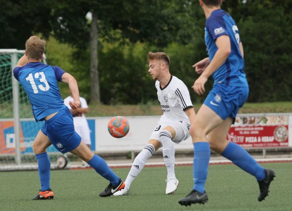 Vorige Saison waren Fontana Finthen (Mitte: Patrick Hochhaus) und Fortuna Mombach zwar nicht in derselben Liga vereint, trafen sich aber in der ersten Verbandspokalrunde. Der damalige Bezirksligist unterlag erst in der Verlängerung mit 1:2.