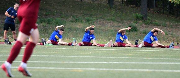 Fußball spielen müssen sie am Wochenende nicht. Stattdessen könnten die Schott-Kicker zum Beispiel Trockenübungen fürs Synchronschwimmen machen.