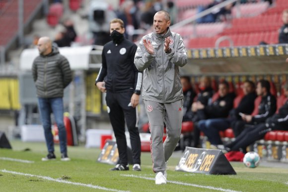 Nach der Leistungssteigerung gegen Bayer Leverkusen erhofft sich 05-Trainer Jan-Moritz Lichte am Samstag das erste Erfolgserlebnis.