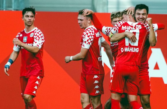 Torjubel der Mainzer U23: Mäßige elf Treffer hat die Regionalligamannschaft in neun Begegnungen erspielt. Beim KSV Hessen Kassel wird es am Samstag mit Sicherheit nicht einfach, diesen Wert deutlich zu verbessern. 