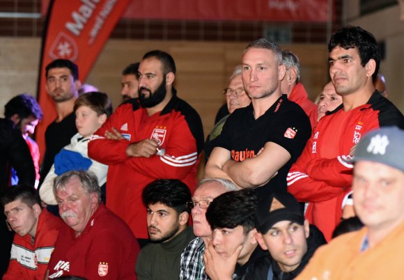 Sollten sich Baris Baglan (2.v.r.) und seine Mitstreiter am Samstag in der Mombacher Sporthalle einfinden, werden sie vergeblich ihren Gegner warten.