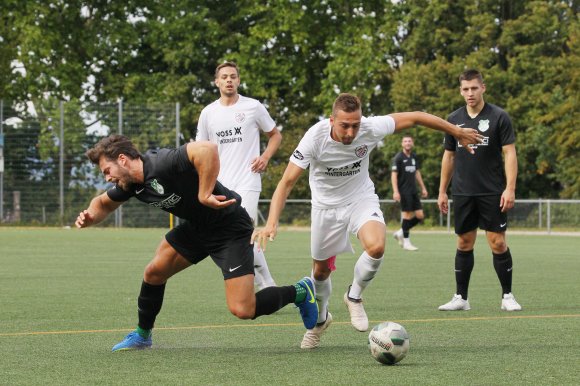 Wann es für die Amateurfußballer (hier: TuS Marienborn II und TSV Zornheim) weitergeht, ist offen.