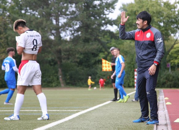 In den nur vier Partien, die der FC Basara (r. Takashi Yamashita) bisher absolvieren konnte, lief es zu Hause sehr gut, auswärts eher schlecht. Das ergibt derzeit einen Abstiegsplatz, aber einen guten Quotienten. 