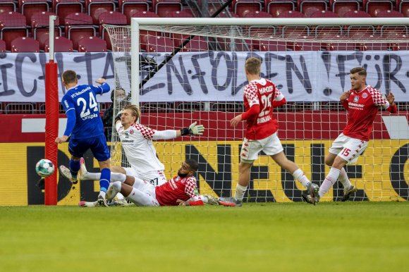 Die Zahl der gegnerischen Abschlüsse im Strafraum war gegen den FC Schalke geringer als zuvor. Reichlich Luft nach oben hat das Mainzer Defensivverhalten aber nach wie vor.