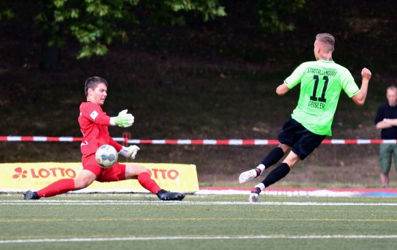 Der TSV Schott (l. Tim Hansen) und Eintracht Stadtallendorf gehören zu jenen neun Vereinen, die sich mit einer gemeinsamen Erklärung an die Ligagremien wenden.