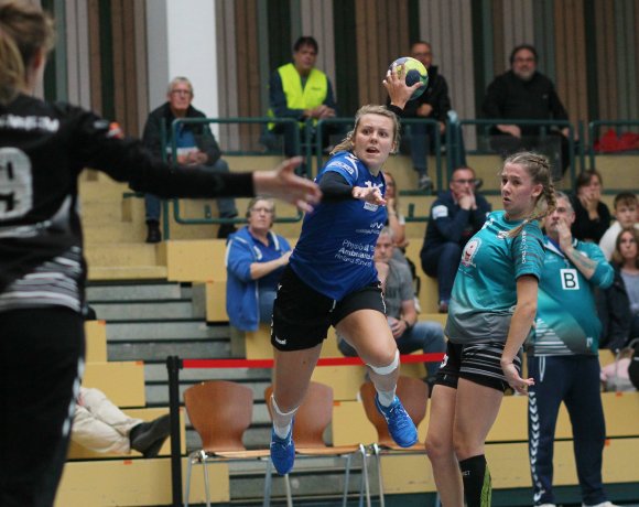 Ein Highlight bot die Oberligasaison der Frauen zwar schon mit dem Derby zwischen dem TV Bodenheim und den Sportfreunden Budenheim (Carla Schurich beim Wurf), doch mindestens drei Monate wird die seit Anfang November geltende Spielpause noch andauern.