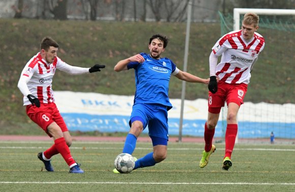 Abwehrchef Jonas Raltschitsch (M.) war der überragende Schott-Akteur im Spiel gegen den FC Gießen...