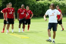Eine Vorbereitung unter Profibedingungen, das war im Sommer Neuland für viele der jungen Nachwuchsspieler der U23 des FSV Mainz 05. Kein Wunder, dass mancher von ihnen derzeit eine Leistungsdelle durchlebt oder noch durchleben wird, sagt Trainer Martin Schmidt.