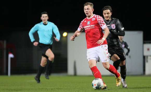 Nach dem Heimsieg gegen den FC Gießen dürfen sich Lucas Hermes und die U23 der 05er am Samstag mit Tabellenführer FSV Frankfurt messen.